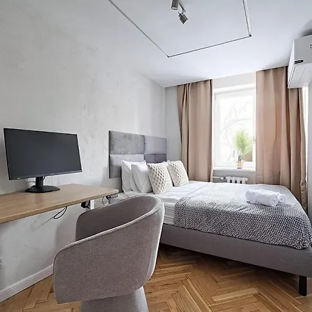 *top* Full Black Out A/c Fast Wi-fi, Standing Desk 公寓