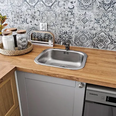 *top* Full Black Out A/c Fast Wi-fi, Standing Desk *