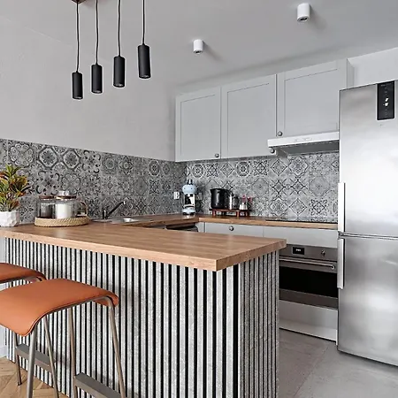 Διαμέρισμα *top* Full Black Out A/c Fast Wi-fi, Standing Desk