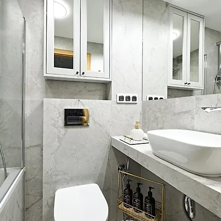 *top* Full Black Out A/c Fast Wi-fi, Standing Desk Lägenhet