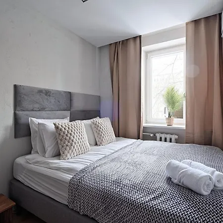 *top* Full Black Out A/c Fast Wi-fi, Standing Desk * Warszawa