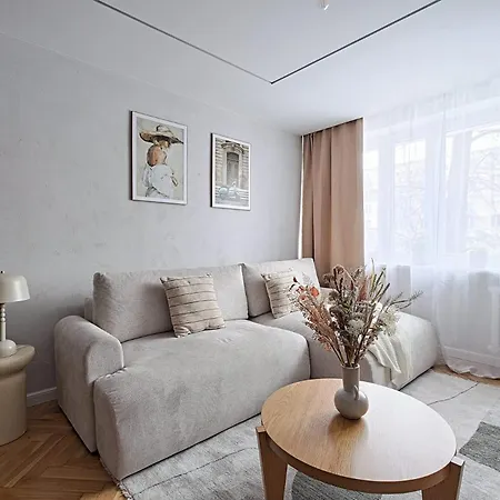 *top* Full Black Out A/c Fast Wi-fi, Standing Desk Lägenhet