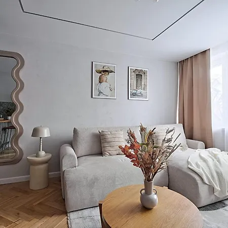 Lägenhet *top* Full Black Out A/c Fast Wi-fi, Standing Desk *