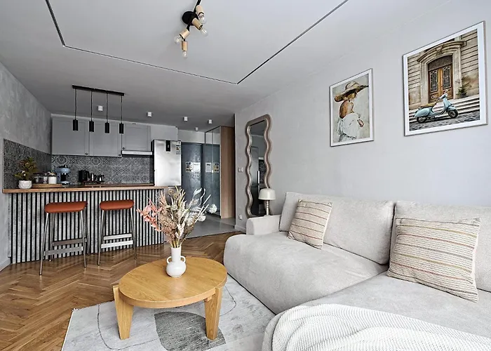 *top* Full Black Out A/c Fast Wi-fi, Standing Desk * Warsaw