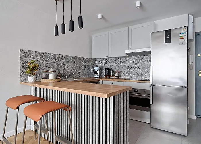 Apartment *top* Full Black Out A/c Fast Wi-fi, Standing Desk