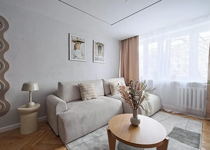 *top* Full Black Out A/c Fast Wi-fi, Standing Desk Apartment