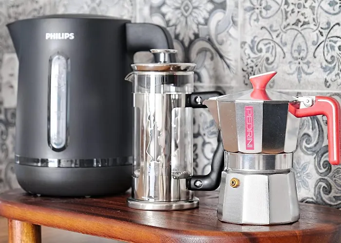 Apartment *top* Full Black Out A/c Fast Wi-fi, Standing Desk