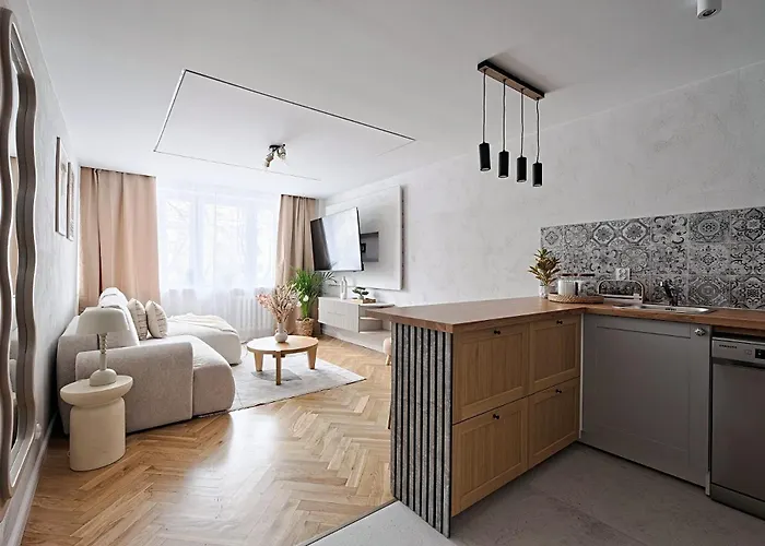 *top* Full Black Out A/c Fast Wi-fi, Standing Desk Apartment *